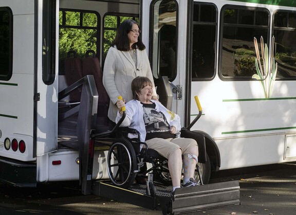 pyörätuolilla poistutaan bussista