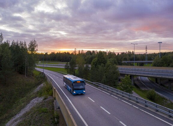 Linja-auto liikenteessä