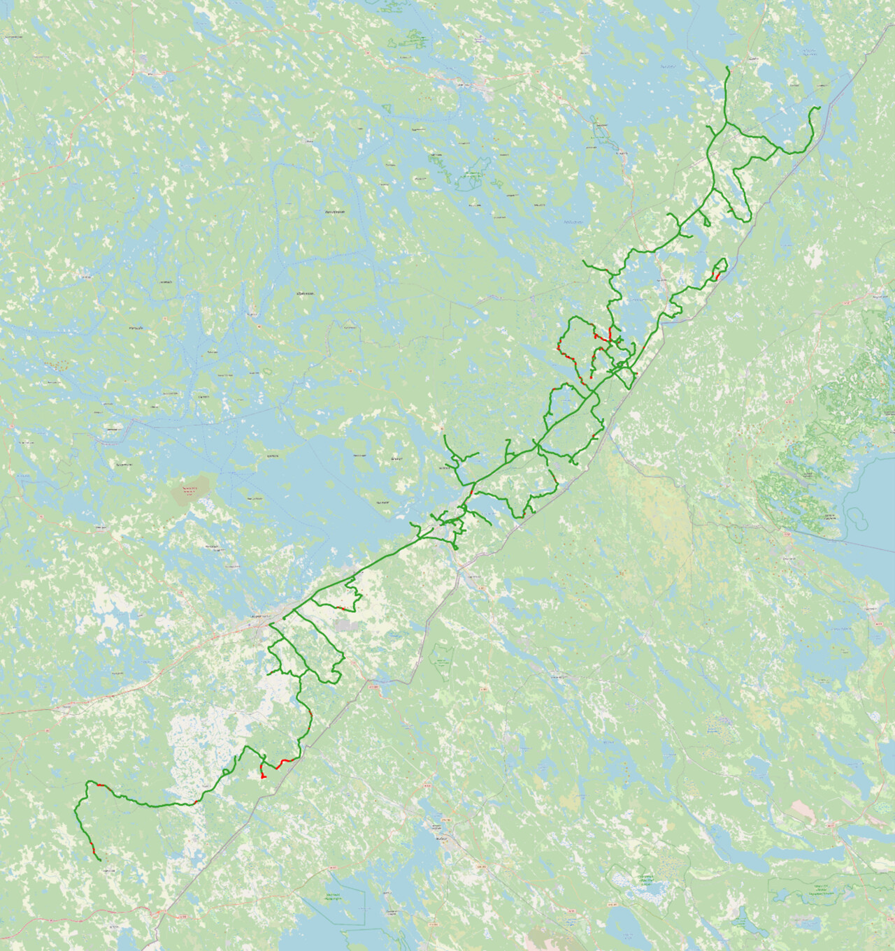 Karttakuva, jossa reittipiirtona näkyvät tulokset Traficomin tekemistä mittauksista DNA:n ja Telian verkon osalta.