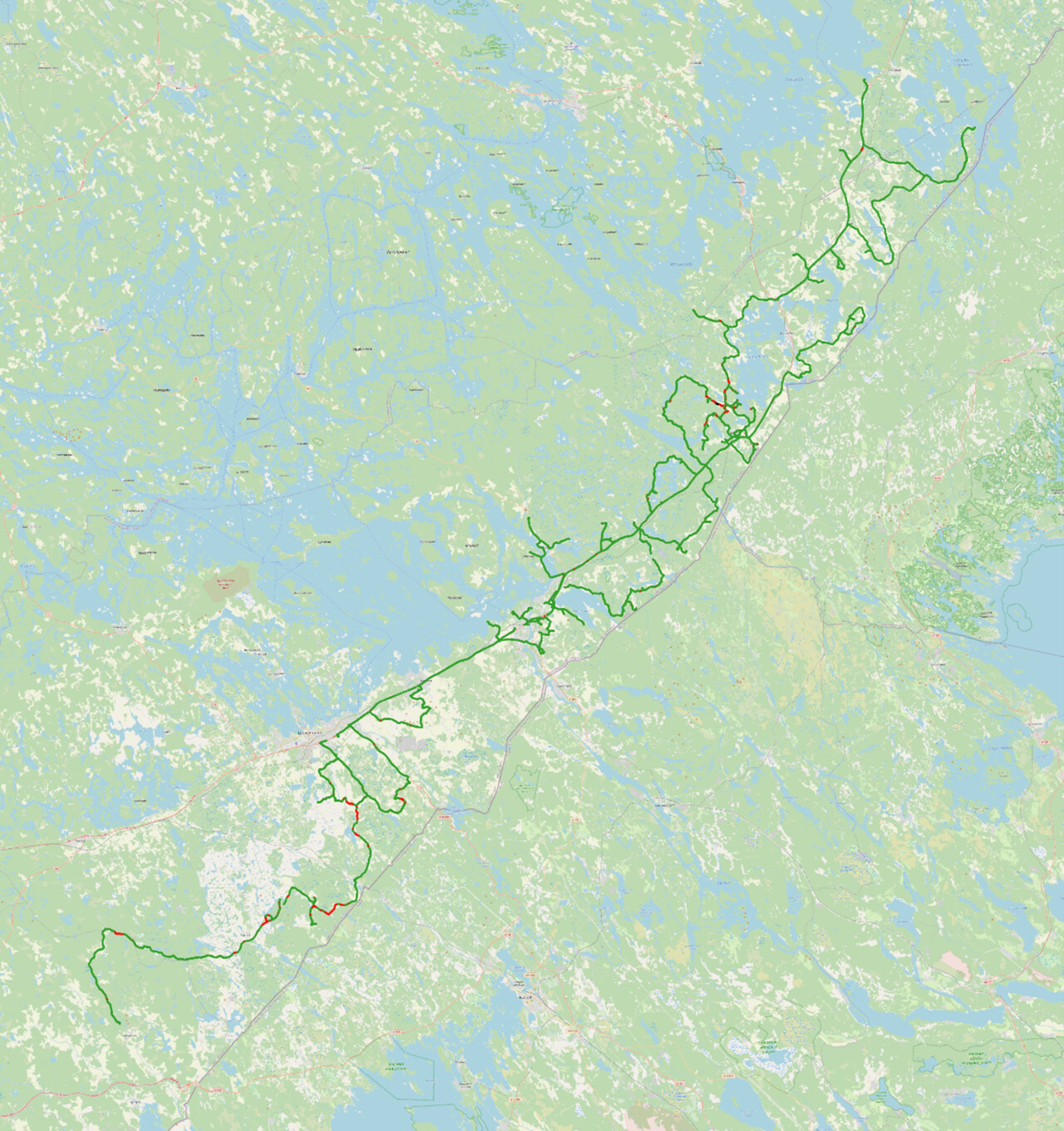 Karttakuva, jossa reittipiirtona näkyvät tulokset Traficomin tekemistä mittauksista Elisan verkon osalta.